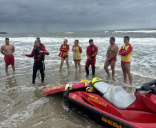 Cadetes reforçam efetivo de salvamento do Corpo de Bombeiros no Verão Maior no litoral
