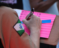 PMPR realiza ação comunitária em Caiobá e amplia distribuição de pulseiras para crianças