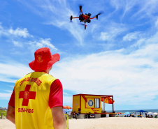 Verão Maior Paraná: Drones reforçam ações do Corpo de Bombeiros na prevenção, orientação e buscas