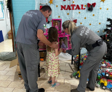 Polícia Penal do Paraná realiza entrega de brinquedos para 168 crianças em Rio Bonito do Iguaçu