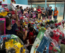 Polícia Penal do Paraná realiza entrega de brinquedos para 168 crianças em Rio Bonito do Iguaçu