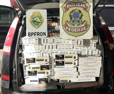 PMPR e PF apreendem veículo com 1,5 mil pacotes de cigarros contrabandeados