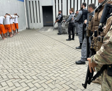 Polícia Penal do Paraná realiza transferências de 134 custodiados para reforço da segurança no litoral