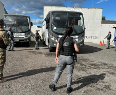 Polícia Penal do Paraná realiza transferências de 134 custodiados para reforço da segurança no litoral