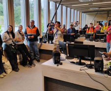 Bombeira paranaense conclui curso no Chile e projeta avanços contra incêndios florestais