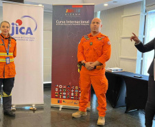 Bombeira paranaense conclui curso no Chile e projeta avanços contra incêndios florestais