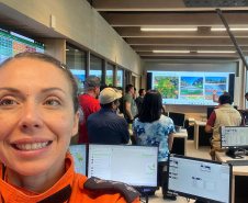 Bombeira paranaense conclui curso no Chile e projeta avanços contra incêndios florestais