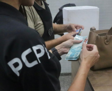 Ação conjunta da Polícia Civil e Polícia Militar prende homem por estelionato em Matinhos