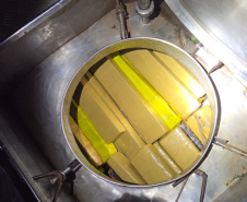 Em ação integrada, PMPR apreende caminhão com quase seis toneladas de maconha na PR-493