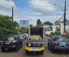 Em ação integrada, PMPR apreende caminhão com quase seis toneladas de maconha na PR-493