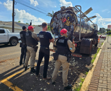 Em ação integrada, PMPR apreende caminhão com quase seis toneladas de maconha na PR-493