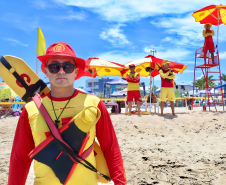 Vocação, preparo e coragem: a rotina dos guarda-vidas do Paraná