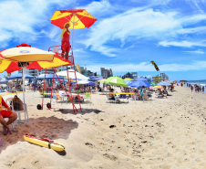 Vocação, preparo e coragem: a rotina dos guarda-vidas do Paraná