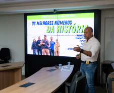 FEMINICÍDIOS EM QUEDA – Outro destaque foi na diminuição de 20% nos feminicídios (de 109 para 87 casos). O Paraná registrou taxa de 0,73/100 mil habitantes em 2025, de acordo com o Sinesp, uma das menores do Brasil ao lado de São Paulo, Amazonas, Santa Catarina, Rio Grande do Sul, Minas Gerais, Rio de Janeiro, Ceará e Rio Grande do Norte.  Na contramão do aumento de ocorrências no País, algumas cidades paranaenses ainda reduziram drasticamente os casos de feminicídio. Em Londrina, a redução foi de 80% (5 em