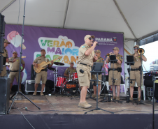 Nem a chuva afasta o público: Banda da PMPR agita o Palco Sunset em Shangri-Lá