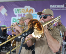Nem a chuva afasta o público: Banda da PMPR agita o Palco Sunset em Shangri-Lá