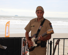 Nem a chuva afasta o público: Banda da PMPR agita o Palco Sunset em Shangri-Lá