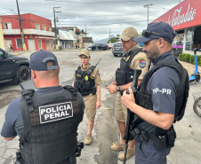 Polícia Penal e PMPR fiscalizam monitorados por tornozeleira eletrônica em Matinhos e Guaratuba