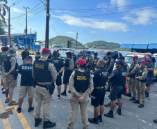 Forças de segurança realizam ação integrada com cães de faro na balsa de Guaratuba