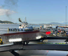 Forças de segurança realizam ação integrada com cães de faro na balsa de Guaratuba