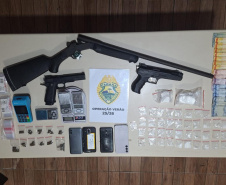 PMPR prende homem por tráfico de drogas e apreende armas em Shangri-lá, em Pontal do Paraná