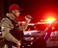 Forças de segurança promovem fiscalização integrada com apoio de cães no Litoral