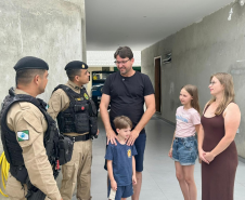 “Naquele momento, a gente não pensou em nada”: policiais reencontram família após resgate em cabeça d’água em Guaratuba