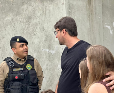 “Naquele momento, a gente não pensou em nada”: policiais reencontram família após resgate em cabeça d’água em Guaratuba