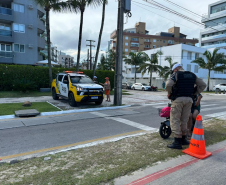 PMPR realiza ação educativa sobre uso de patinetes elétricos e ciclomotores em Matinhos 
