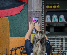 Ação do Programa Mulher Segura orienta moradores e turistas em Morretes