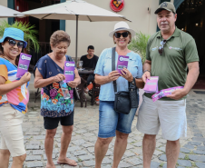 Ação do Programa Mulher Segura orienta moradores e turistas em Morretes