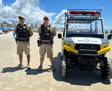 Veículos de patrulhamento na areia reforçam ação da PMPR no Verão Maior Paraná