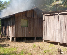 Operação ambiental da PMPR no Superagui destrói estruturas ilegais na APA de Guaraqueçaba