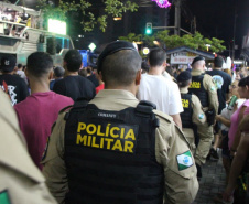 Carnaval no litoral do Paraná reuniu quase 500 mil pessoas no fim de semana