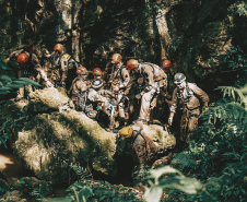 Bombeiros orientam sobre cuidados em trilhas e cachoeiras durante o Carnaval