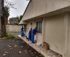 Custodiados do Litoral do Paraná atuam em limpeza e manutenção de escolas e postos de saúde 