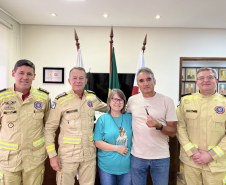 Corpo de Bombeiros recebe visita de sargento promovido por ato de bravura