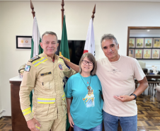 Corpo de Bombeiros recebe visita de sargento promovido por ato de bravura