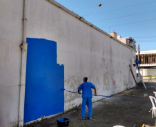 Custodiados do Litoral do Paraná atuam em limpeza e manutenção de escolas e postos de saúde 