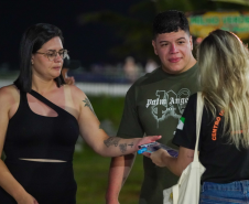 Disque Denúncia realiza ação interativa na orla de Matinhos