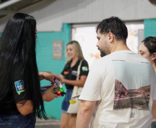 Disque Denúncia realiza ação interativa na orla de Matinhos