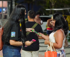 Disque Denúncia realiza ação interativa na orla de Matinhos