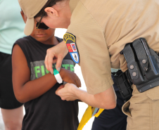 Forças de segurança reforçam importância das pulseiras de identificação no Carnaval
