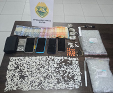 PMPR prende cinco homens por tráfico de drogas em Matinhos