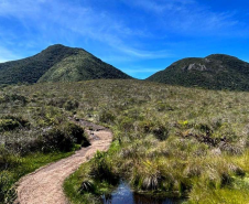 Bombeiros orientam sobre cuidados em trilhas e cachoeiras durante o Carnaval