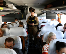 Sesp faz ação na rodoviária de Curitiba para combater a violência contra a mulher