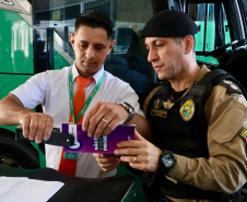 Sesp faz ação na rodoviária de Curitiba para combater a violência contra a mulher