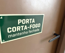 Bombeiros orientam moradores de apartamentos sobre cuidados e atitudes que podem salvar vidas