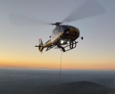 PMPR e Corpo de Bombeiros realizam resgate aéreo de homem ferido no Morro do Anhangava