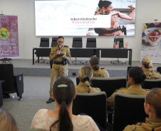PMPR promove encontro “Chá de Rosas” e debate identidade feminina entre policiais militares